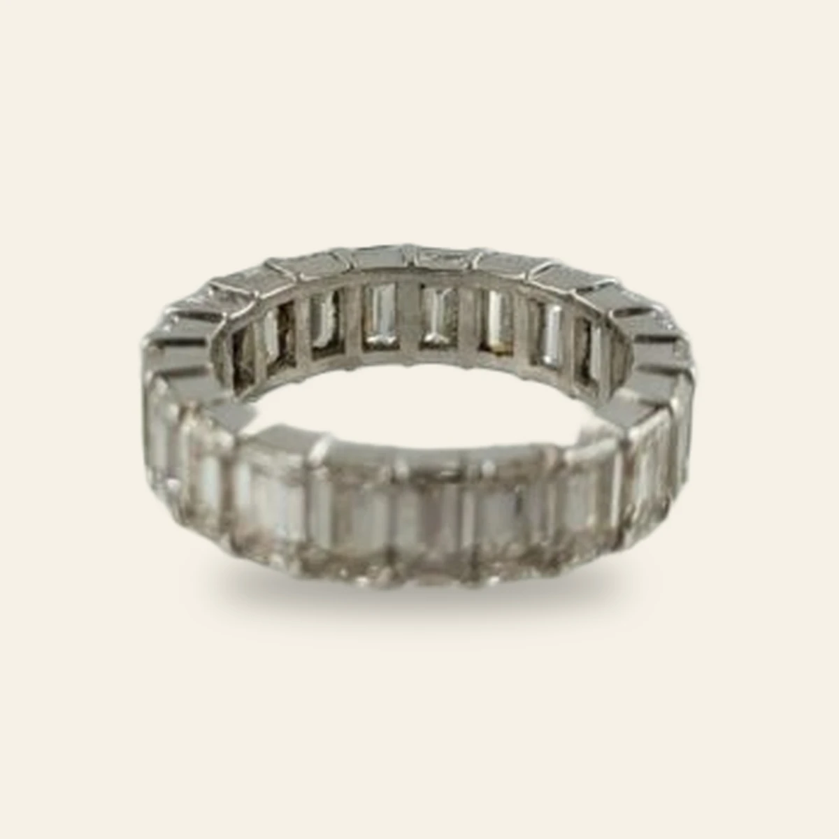 Alliance américaine sertie diamants taille émeraude 7 cts