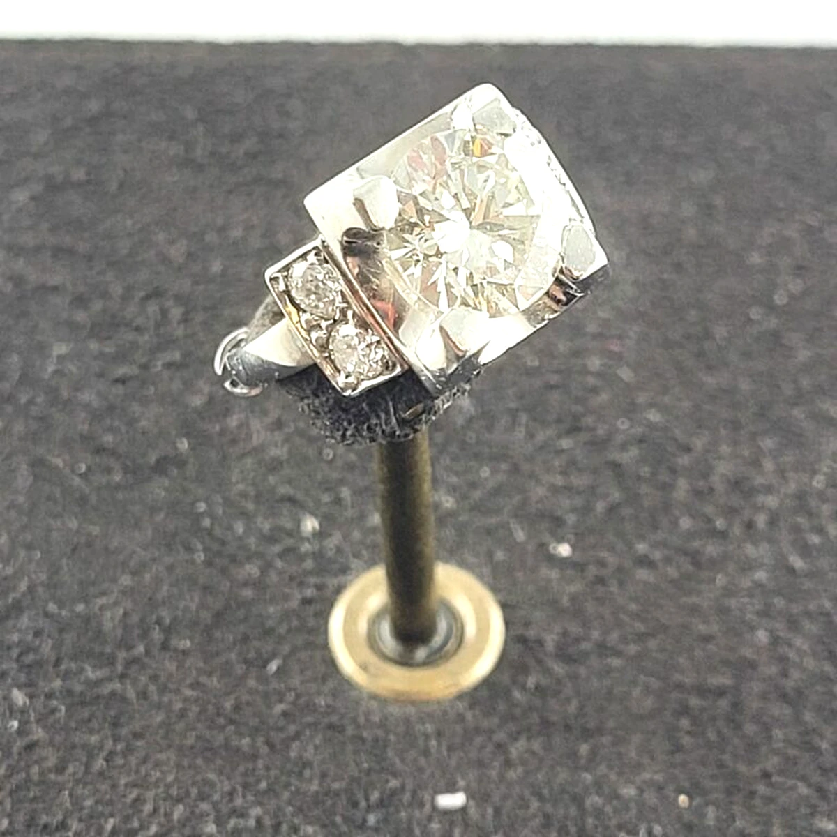 Bague Art Déco Diamant Central de 2.60 Carats