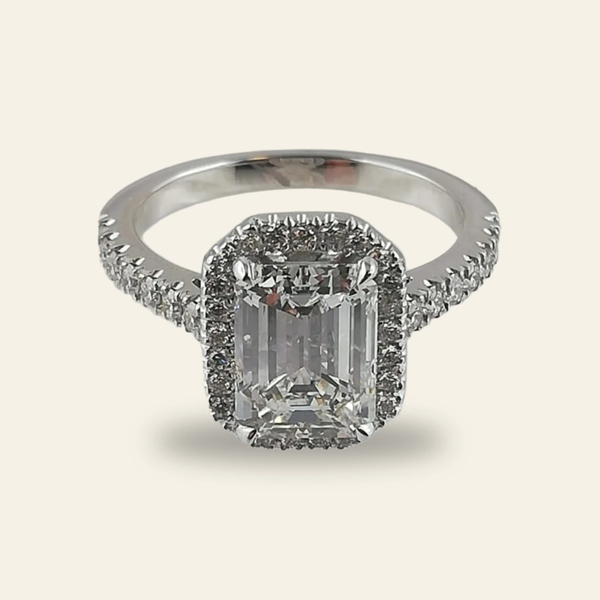 Bague diamant taille émeraude 2 carats certifié GIA
