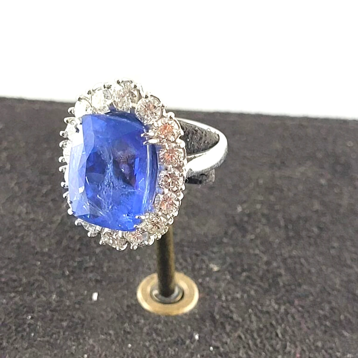 Bague Or Blanc et Saphir Ceylan 18,50cts