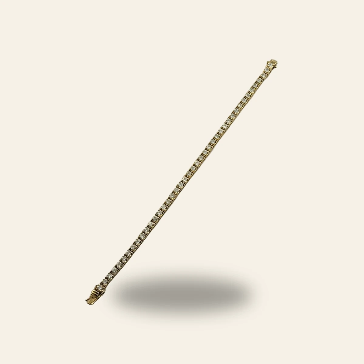 Bracelet or jaune 18 kts serti de diamants environ 4 cts