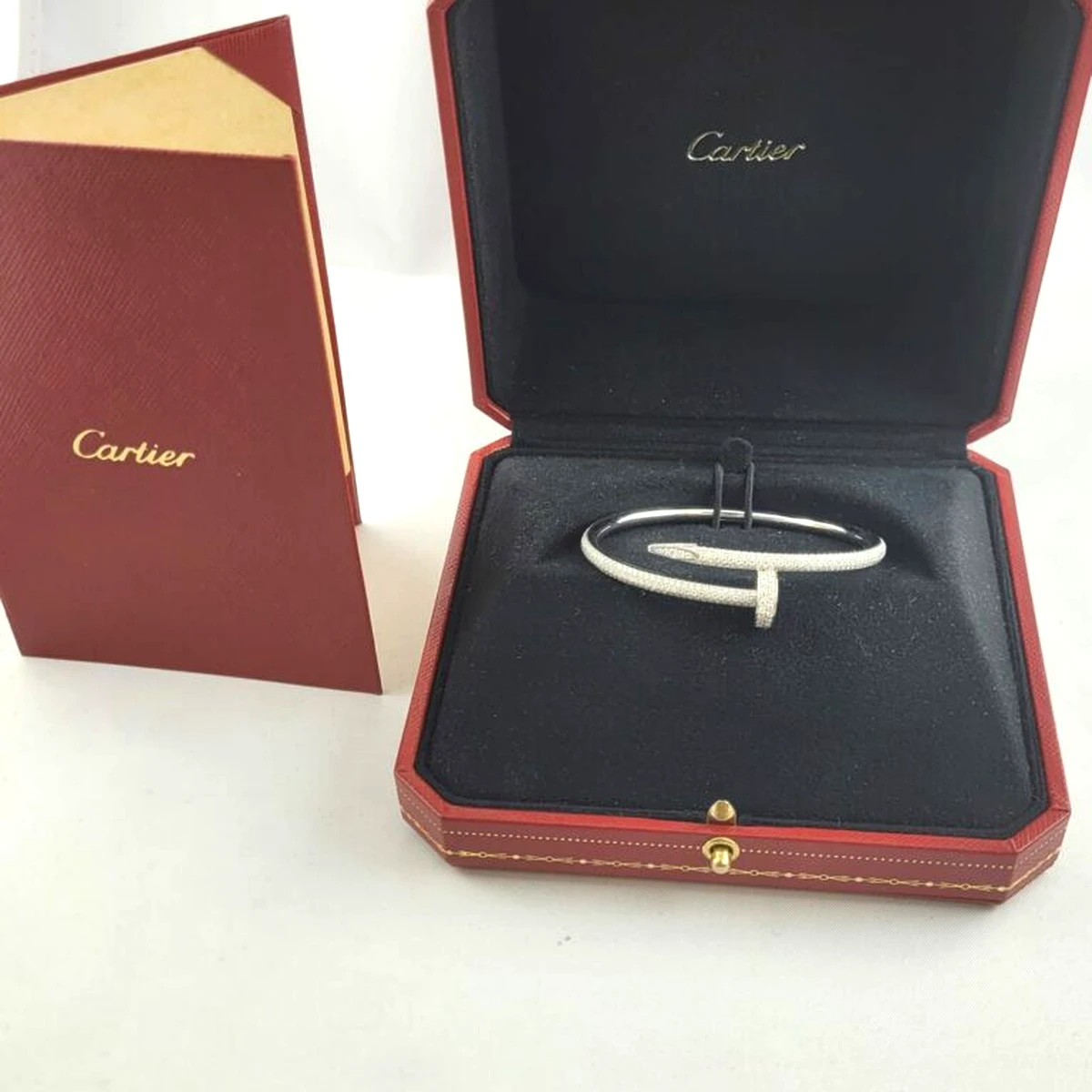 CARTIER Bracelet Juste un clou classique or gris 750 serti de diamants