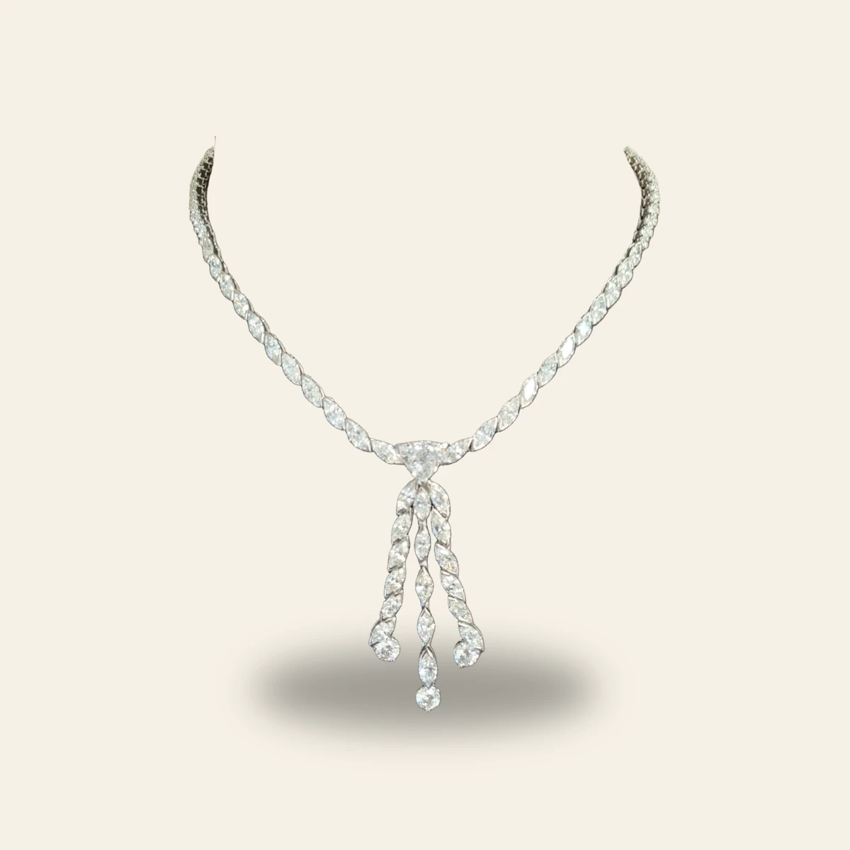 Collier Draperie en gris diamant central 1.55 CST D VS1