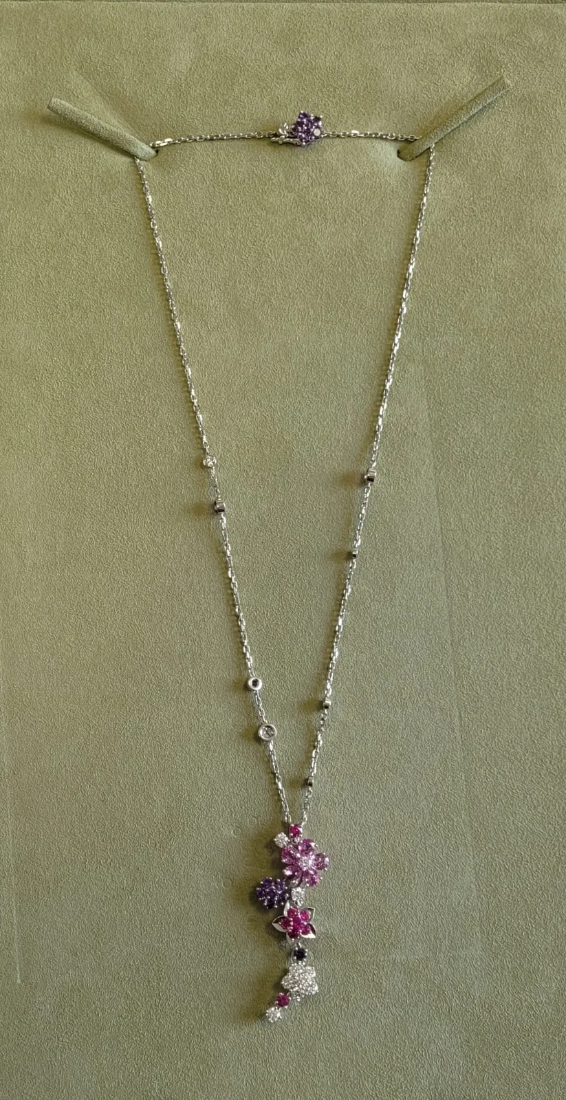 Collier Folie des Prés Van Cleef & Arpels, saphirs et diamants — vue complète