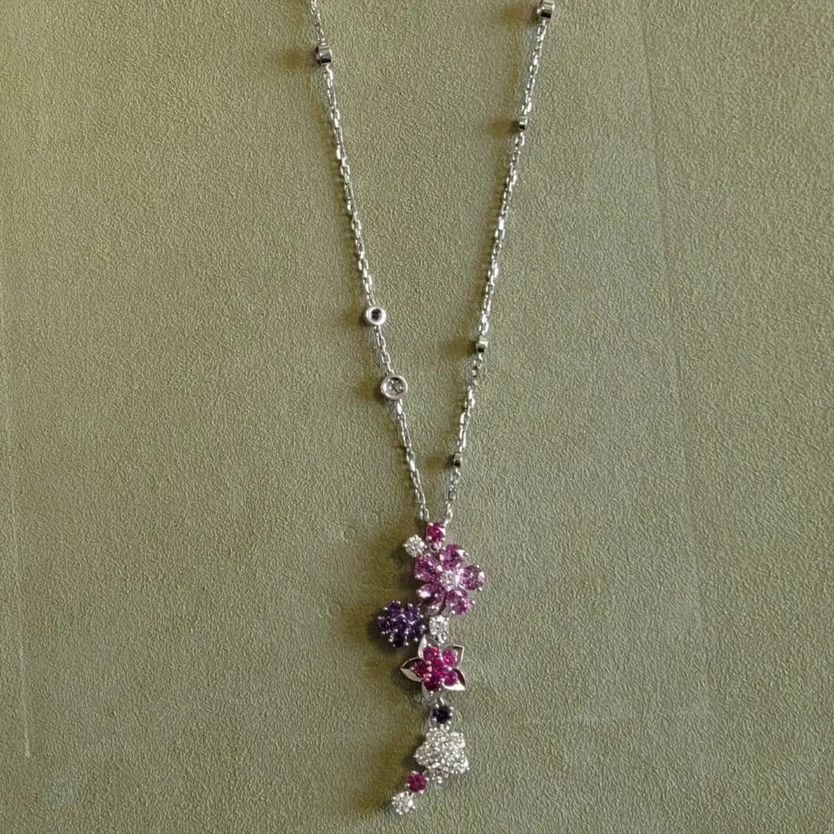 Collier Folie des Prés Van Cleef & Arpels, saphirs et diamants