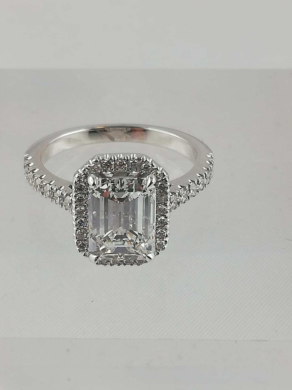 Bague diamant 2 carats — diamant expertisé par Diamantaires-OG